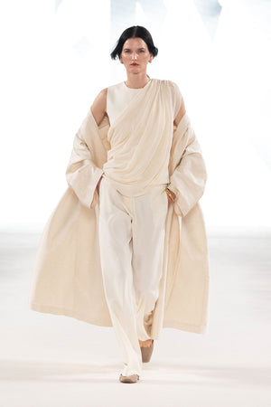 Opera Bisht in Cream - Abadia