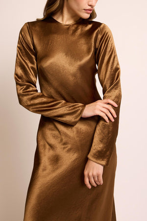 cleo-in-brown-pf25 5jpg