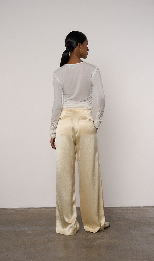 files/gathered-pullover-in-off-white_3.jpg