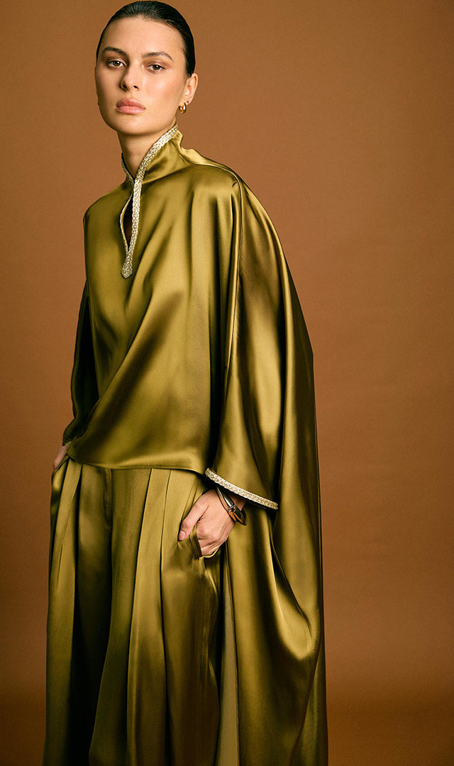 files/lily-drop-hem-bisht-in-green-lookbook_4_bcbe8ad4-219a-4381-9e42-beb76b347882.jpg