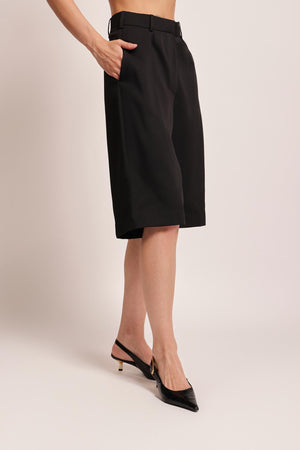 Mid Rise Bermuda Shorts in Black