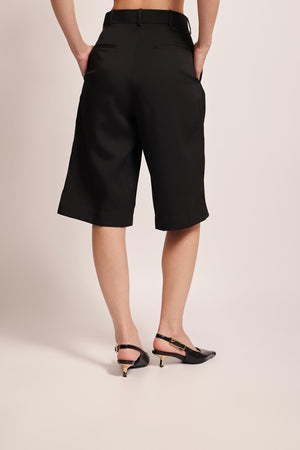 Mid Rise Bermuda Shorts in Black
