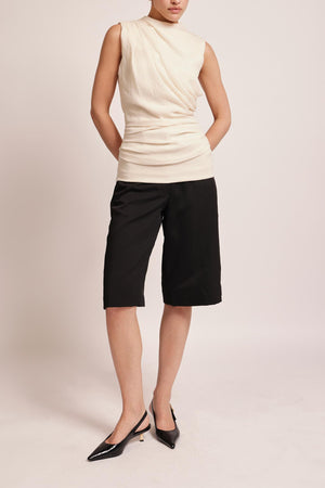 Mid Rise Bermuda Shorts in Black