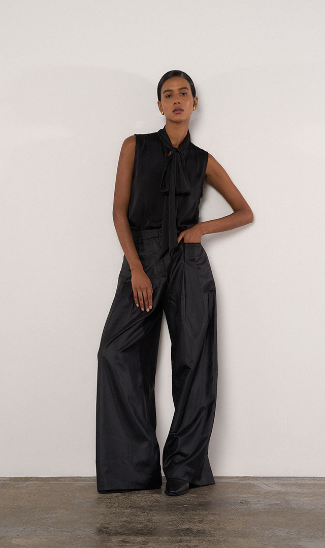 Wide Leg Pocket Detail Pants in Black - Abadia