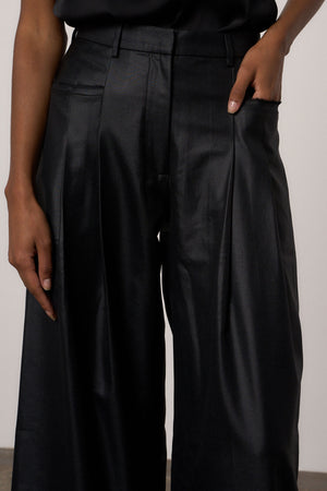 Wide Leg Pocket Detail Pants in Black - Abadia